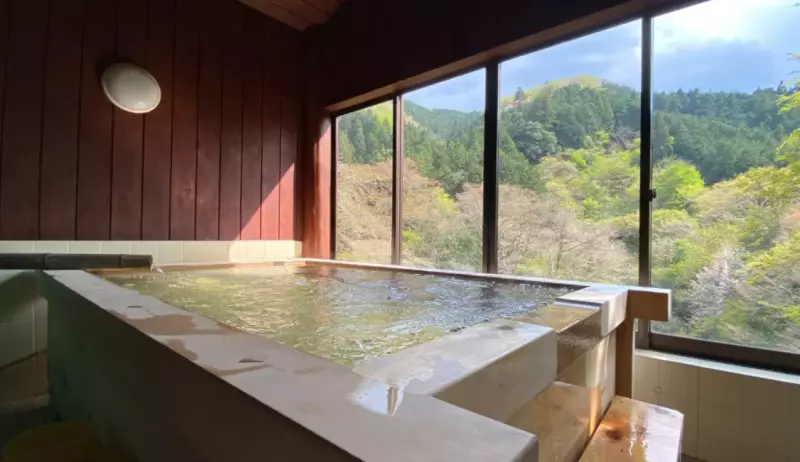 陣馬山のハイカーたちに人気の「陣馬の湯」