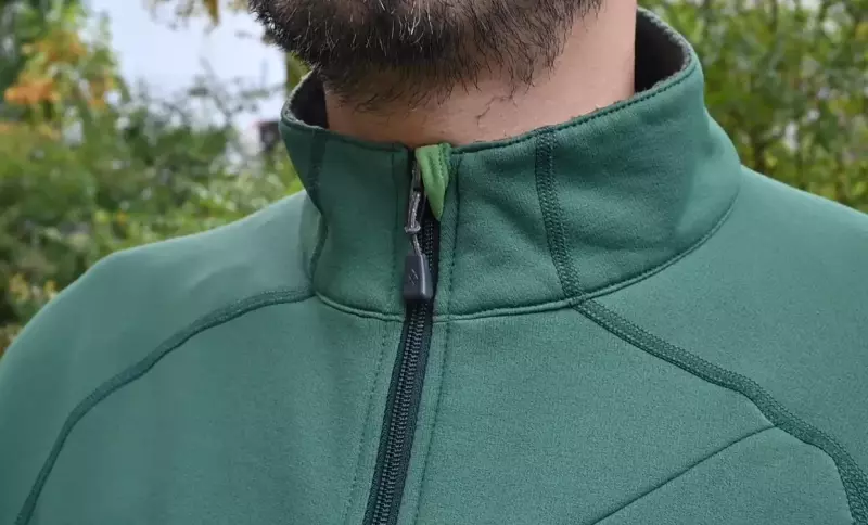 首まで覆う作り