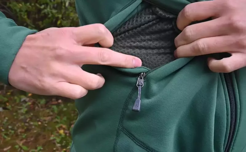 ハンドウォーマーポケットはポケットの中が起毛したメッシュ生地