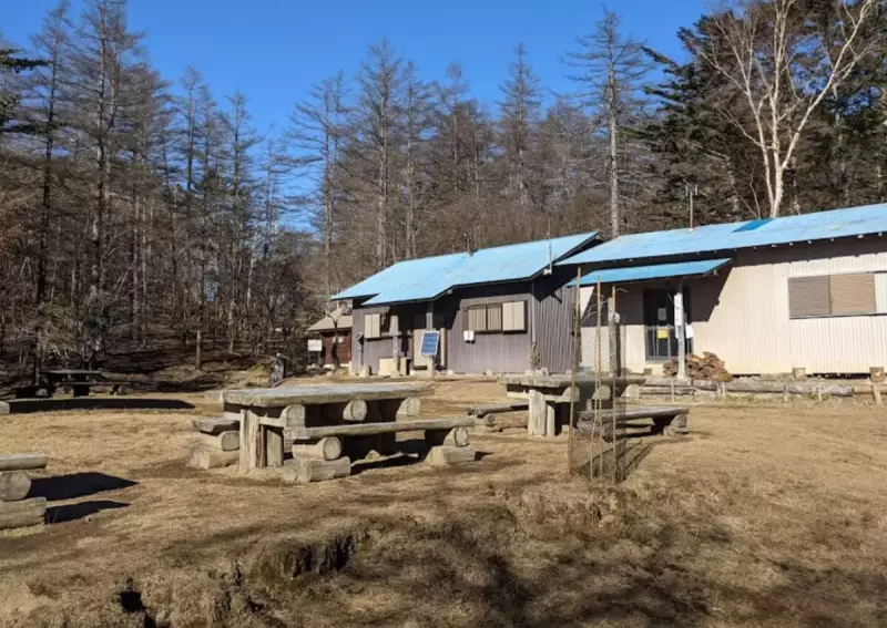 笠取小屋のテント場情報