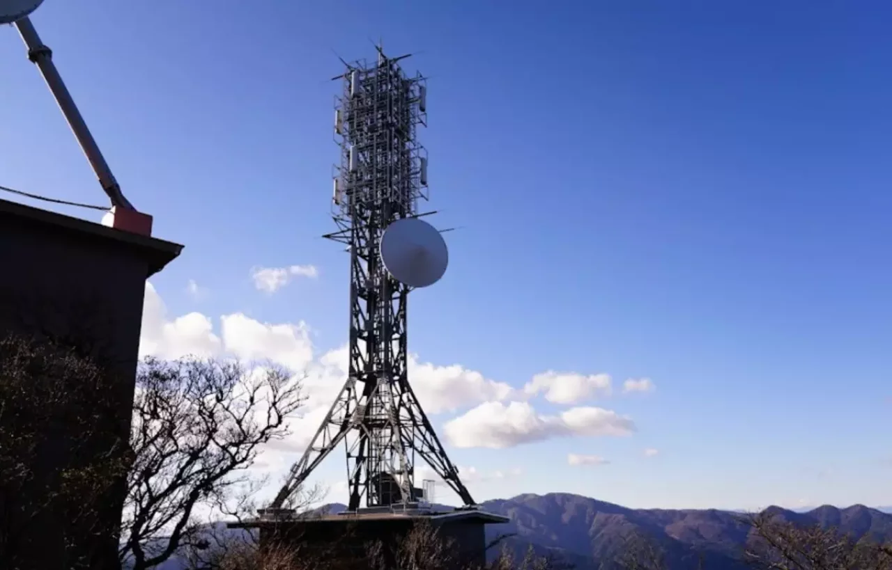 大山の巨大アンテナ群