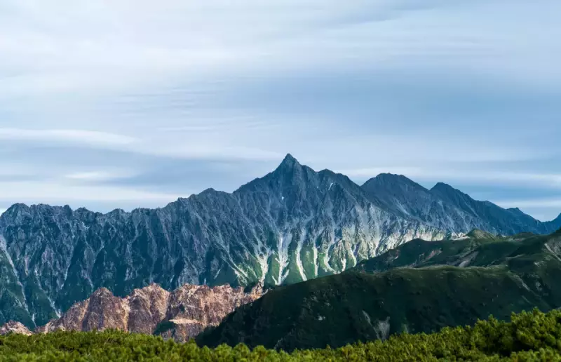10座のピークを制覇する裏銀座ルート−高瀬ダム登山口を活用