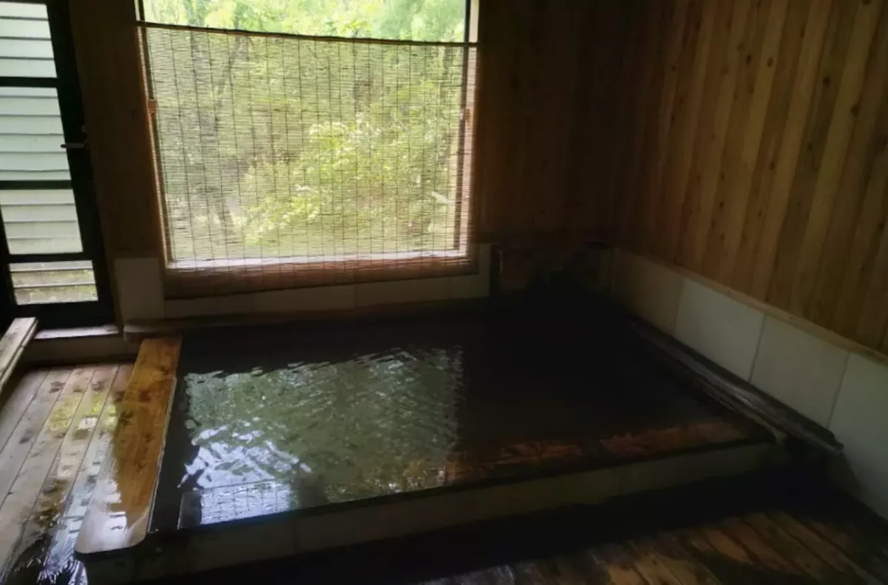湯の小屋温泉 源流の湯 湯元館