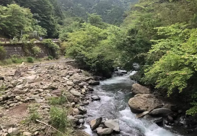 鉄橋で布川を渡って一ノ沢峠へ