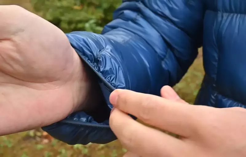 袖口部分はストレッチ素材でフィットします。