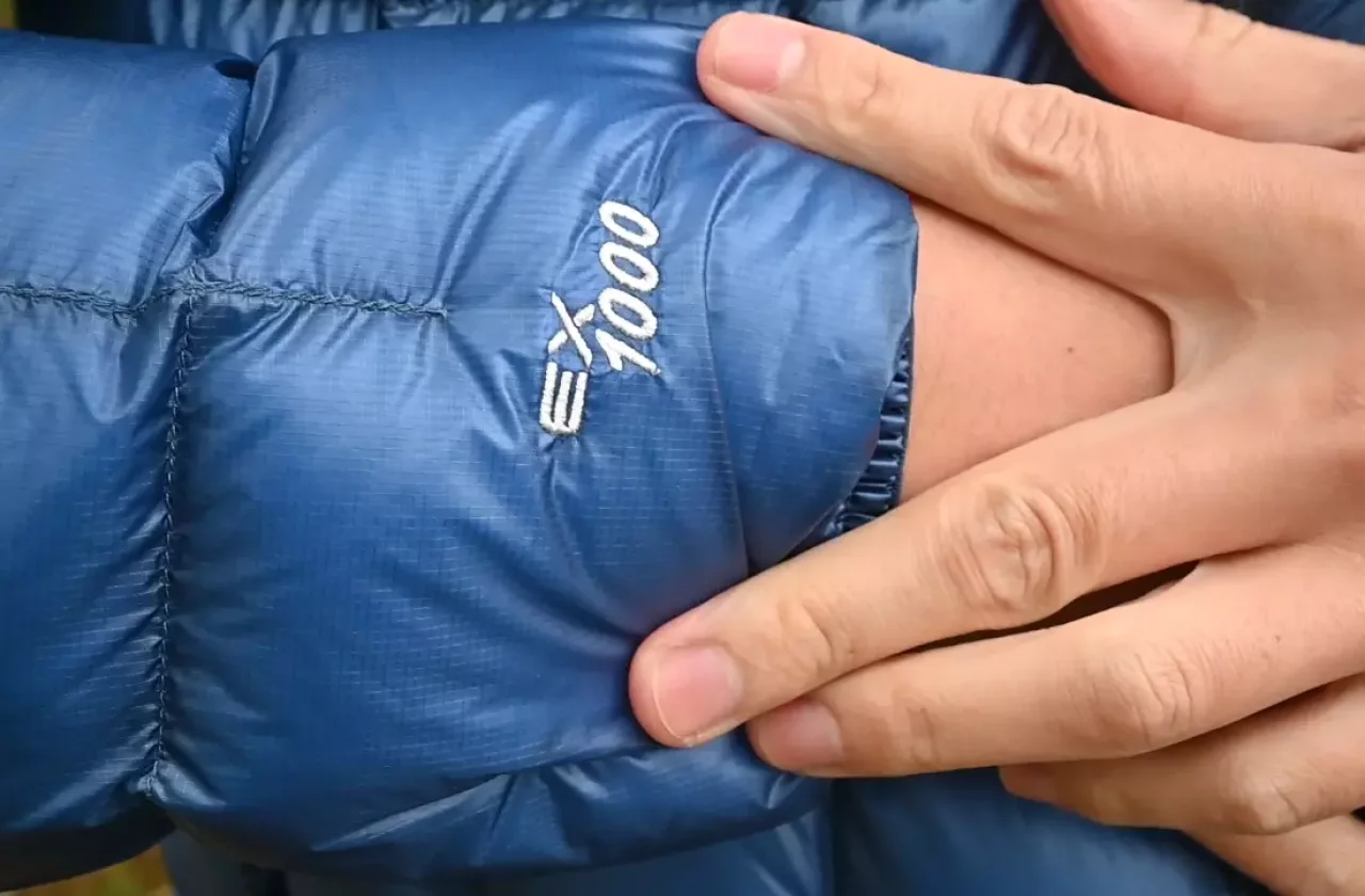 超高品質な1000フィルパワーのダウンを使用