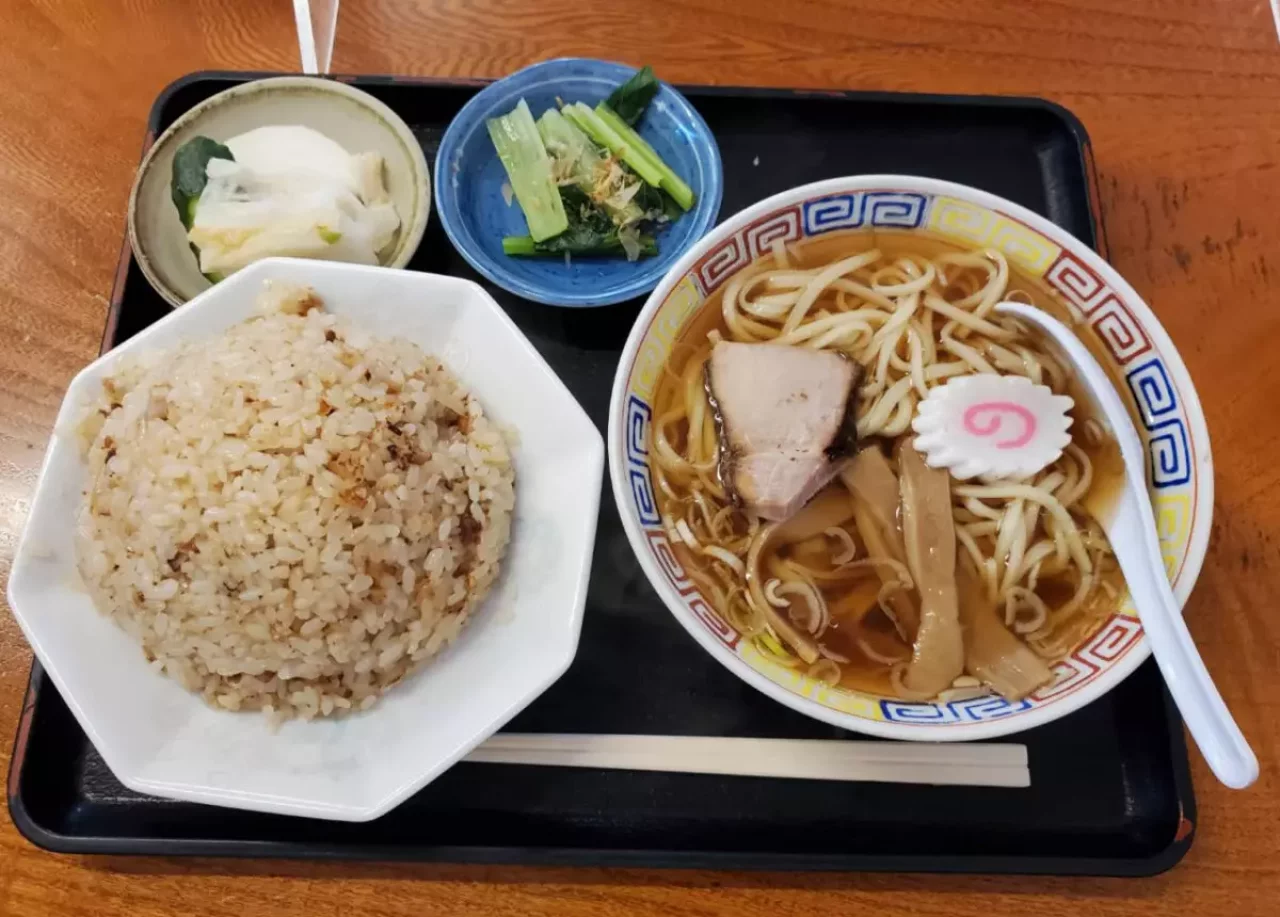 自家製手打ち麺が自慢の街の中華屋さん【東峯園】