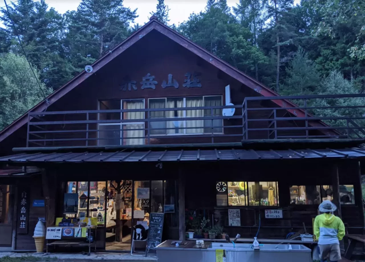 人気の赤岳鉱泉を基地にして楽しむ初中級者向け登山コース