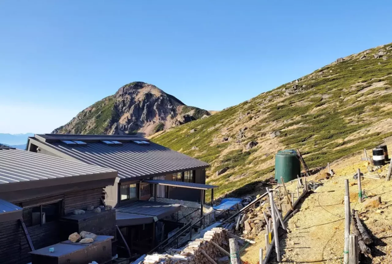 根石岳山荘