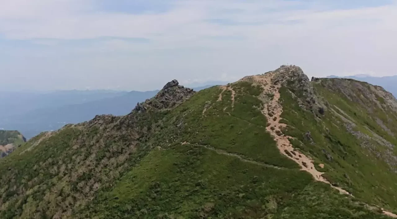 天狗岳が人気の理由②-天狗の顔のように見える山頂と眺望の良い景色を楽しめる