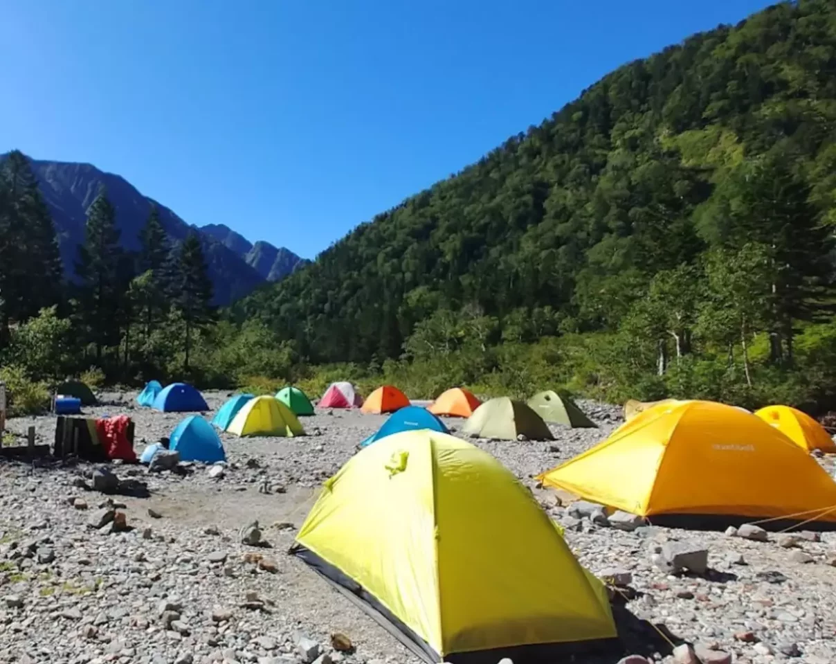 槍平小屋のテント場
