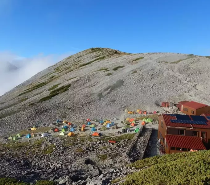 南岳小屋のテント場