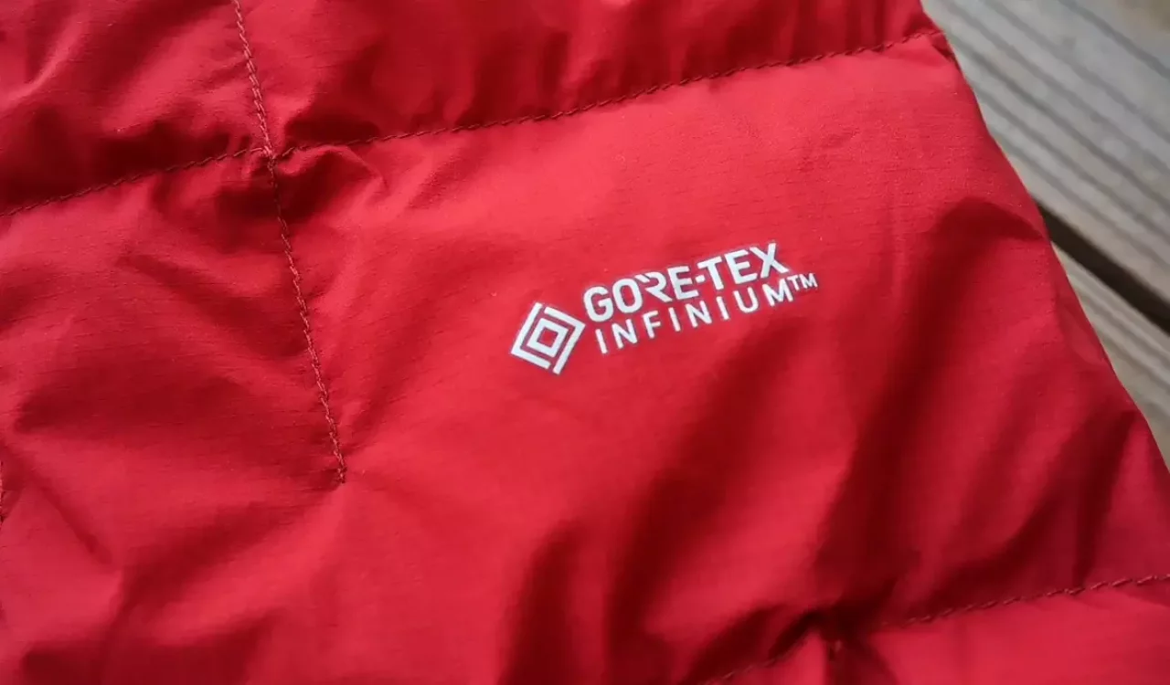 イグニスダウンはゴアテックスインフィニアムが使用