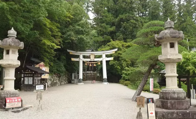 宝登山麓に佇む宝登山神社