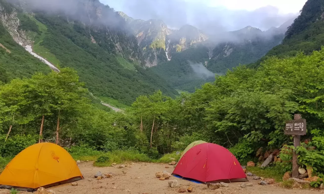 槍沢ロッヂのテント場-ババ平テント場(槍沢ロッジまで0.9km)