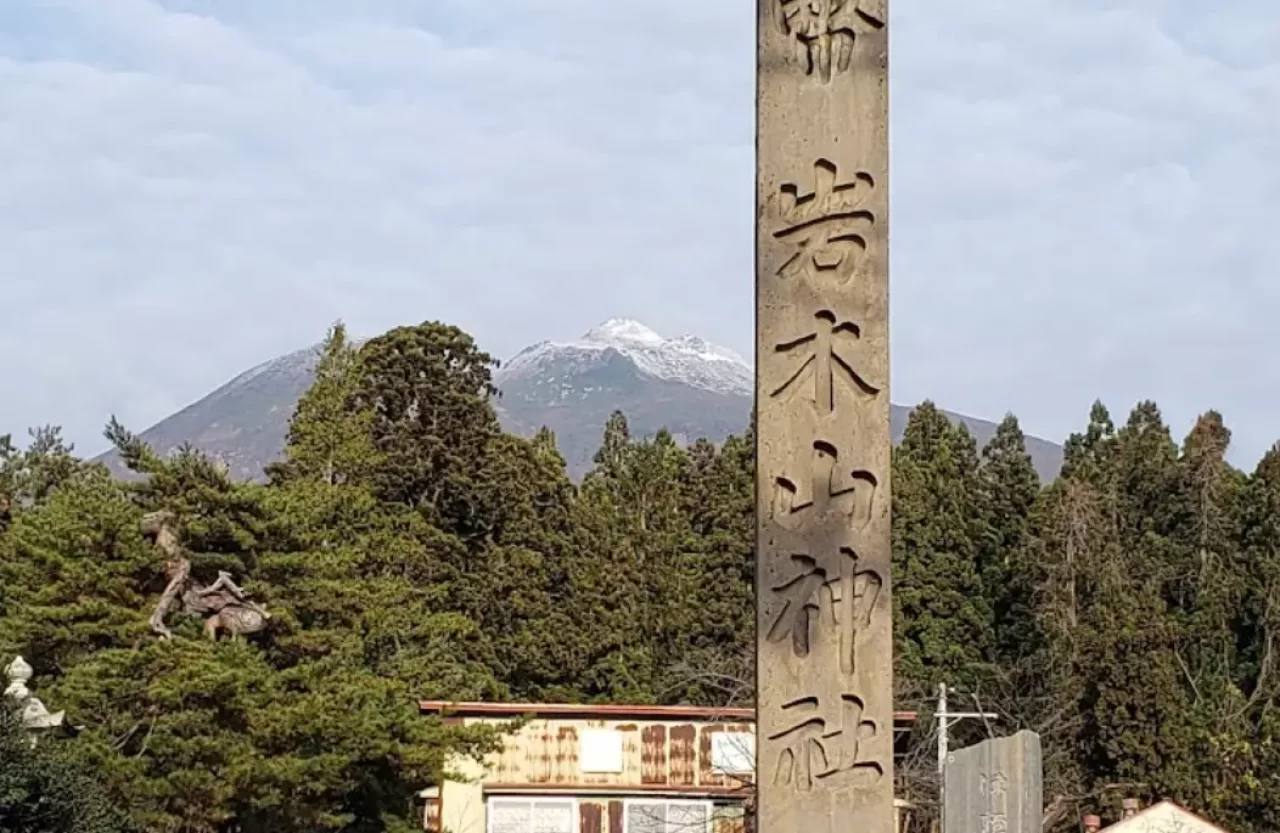 中〜上級者向け!登りがいのある急登の岩場の道【百沢コース】