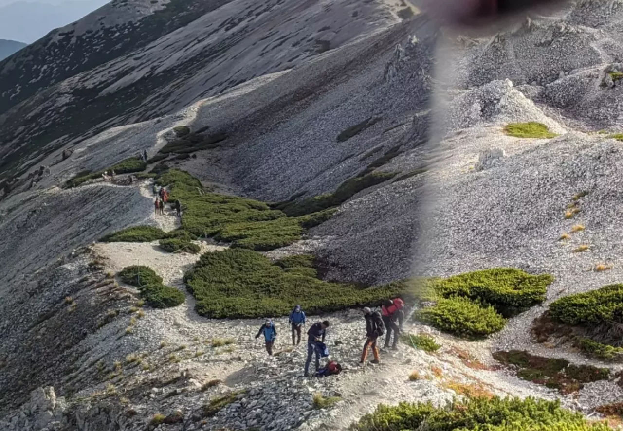 照り返しにより登山道の状況把握がしづらくなる