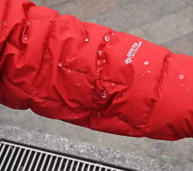 水を弾くゴアテックスインフィニアム