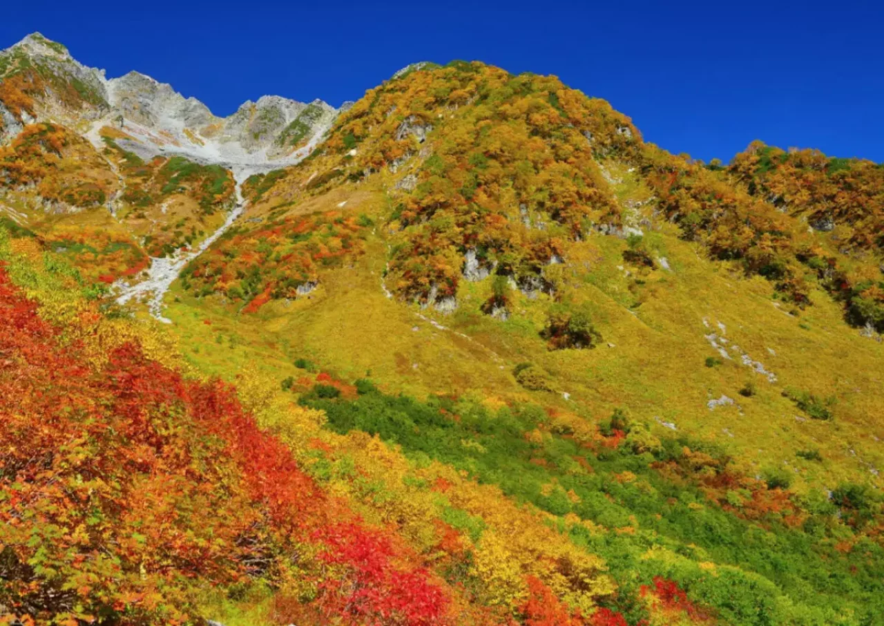 燕岳 北アルプスの紅葉登山