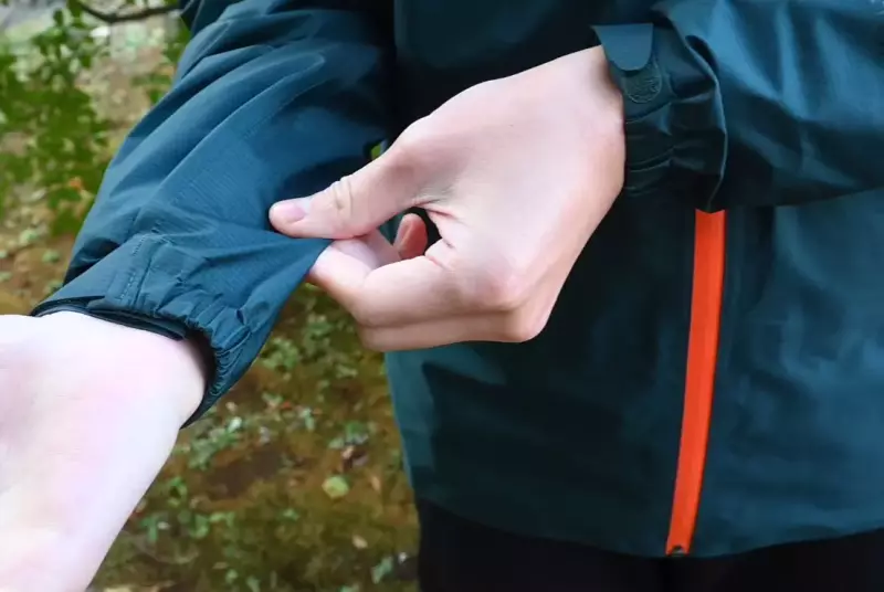 袖口のフィット感と構造 モンベル『ストームクルーザー ジャケット』