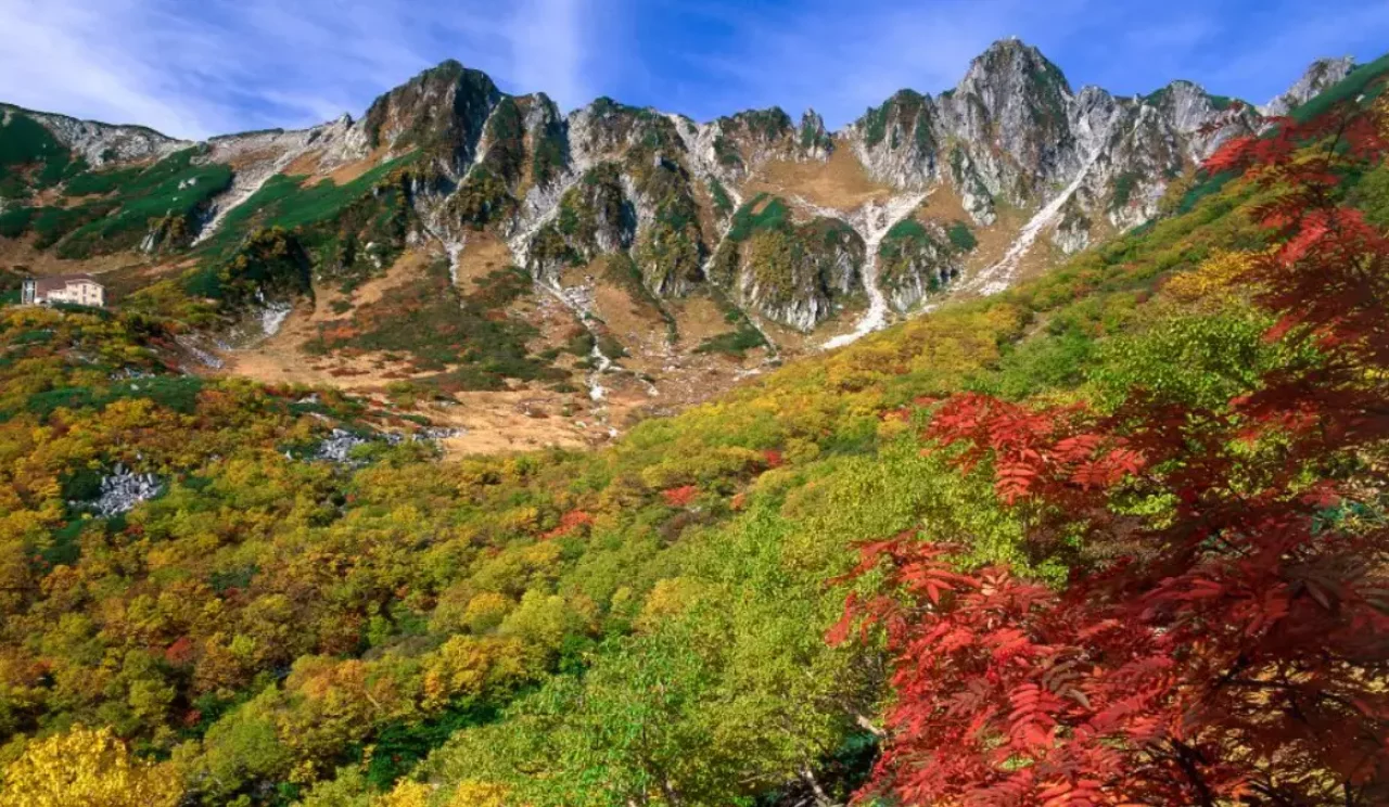 ナナカマドの赤が美しい聖岳