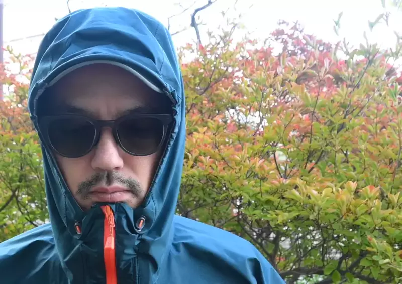 フードのフィット感と構造 モンベル『ストームクルーザー ジャケット』