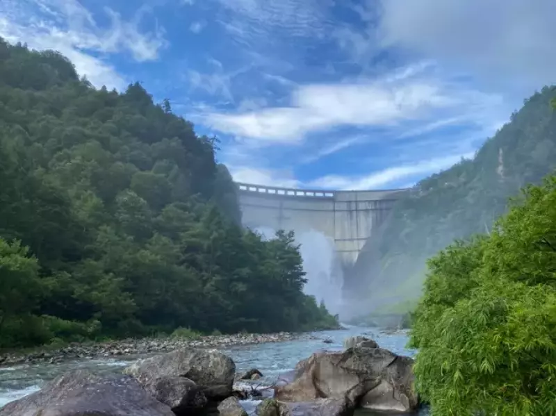 *黒部ダムを下から見ることができる