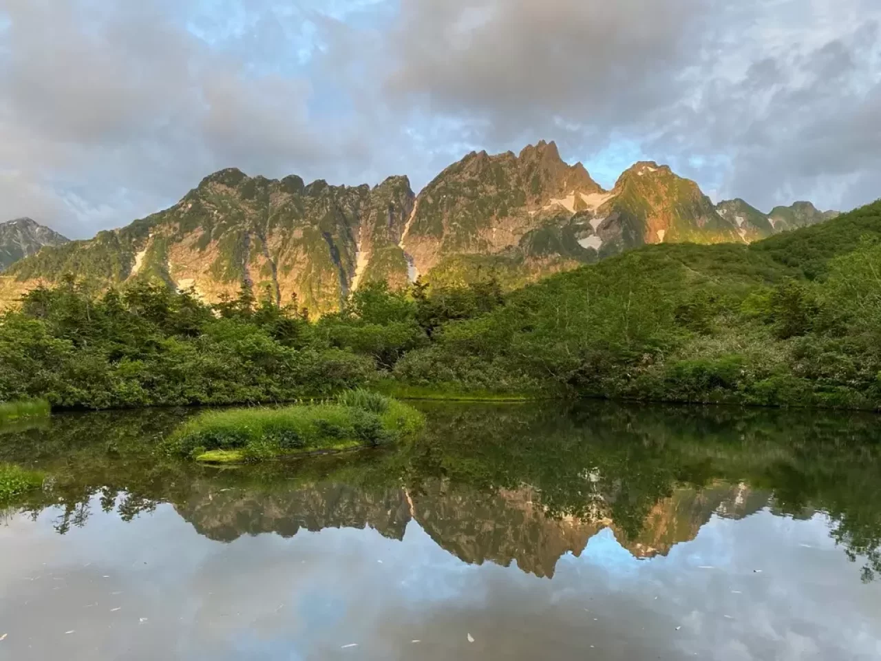 *赤く染まる裏剱