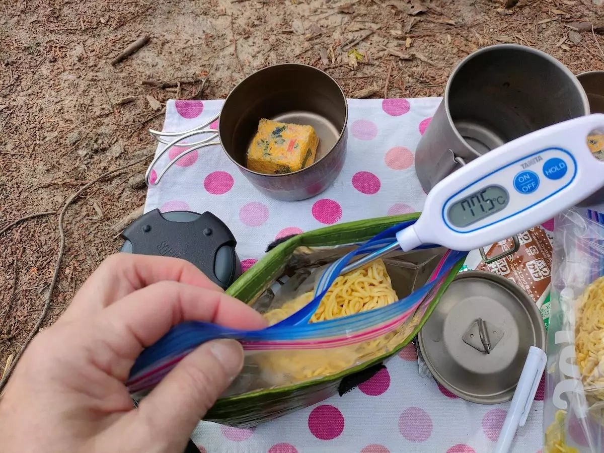 超簡単山ご飯!スタンドコジーとジップロックで作る焼きそばレシピ
