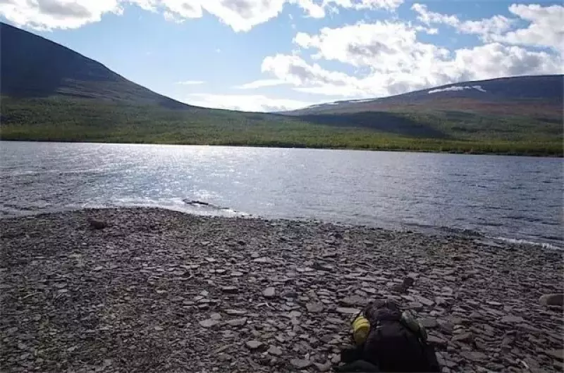 トレイルの先にこのような川が突然現れる。