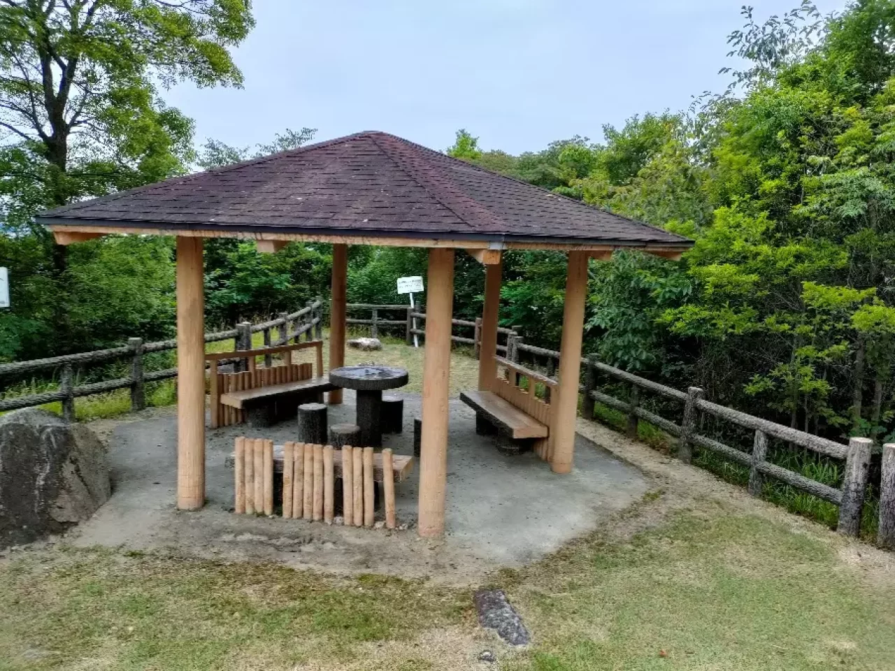 登った山は53mの海老山(かいろうやま)という低山