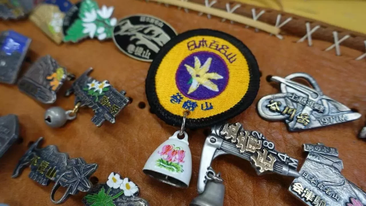 おもしろい山バッチ