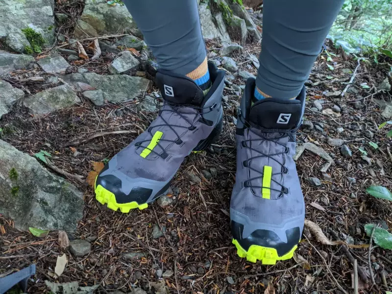 サロモンの新型シューズ『クロス ハイク ミッド ゴアテックス』