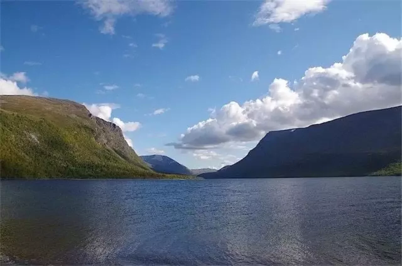 トレイルが湖に沈んでいた