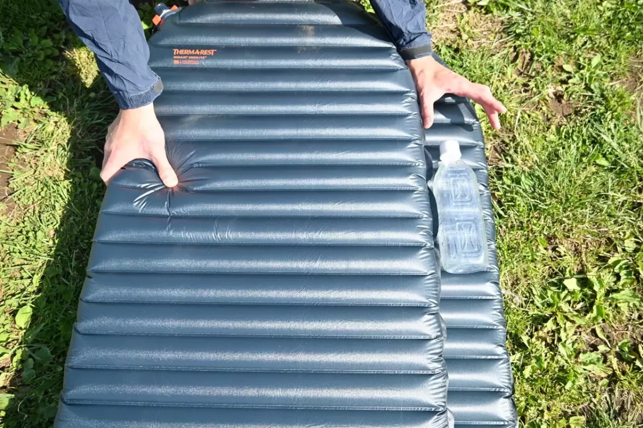 サーマレスト テントマット レギュラーワイドとレギュラーの差