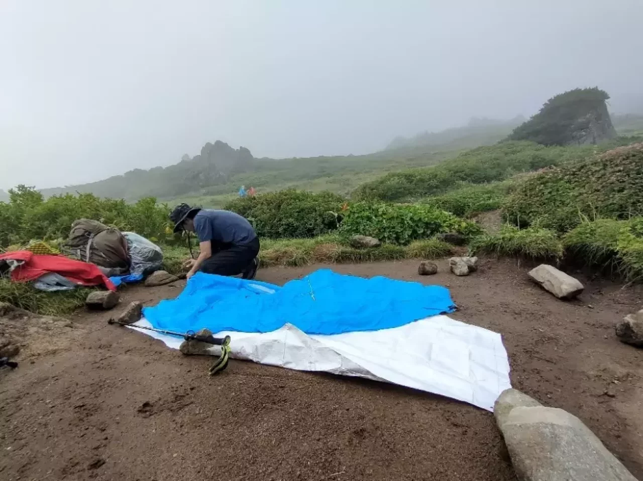 ブラックダイヤモンドのディスタンスシェルターを設営