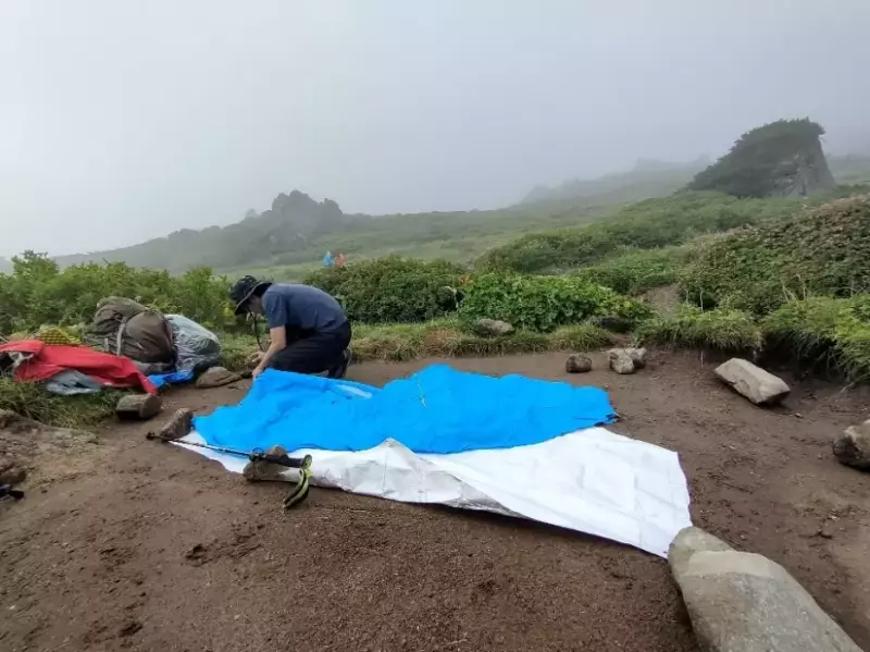 ブラックダイヤモンドのディスタンスシェルターを設営