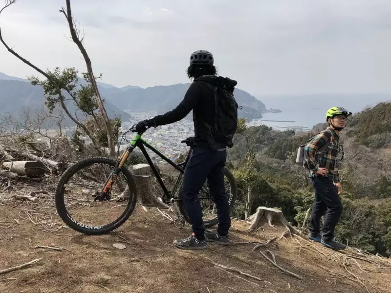 ルルレモンSurge Jogger