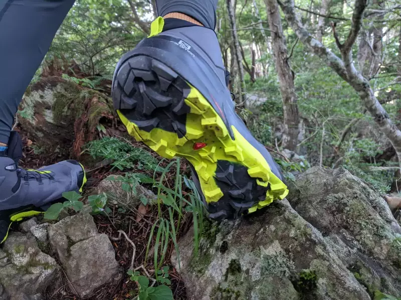 サロモン クロス ハイク ミッド ゴアテックスの特徴-アウトソール