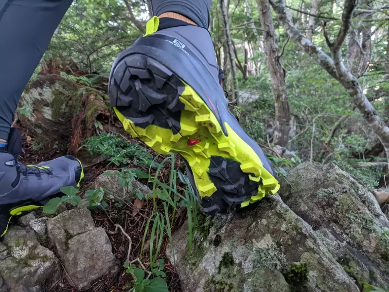 サロモン クロス ハイク ミッド ゴアテックスの特徴-アウトソール