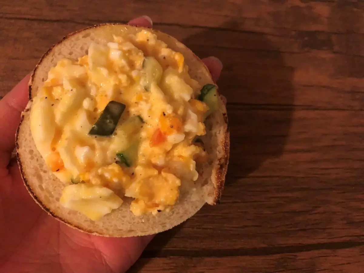 私の山ごはん-自家製ピクルスを使ったたっぷりタルタルソースマフィン