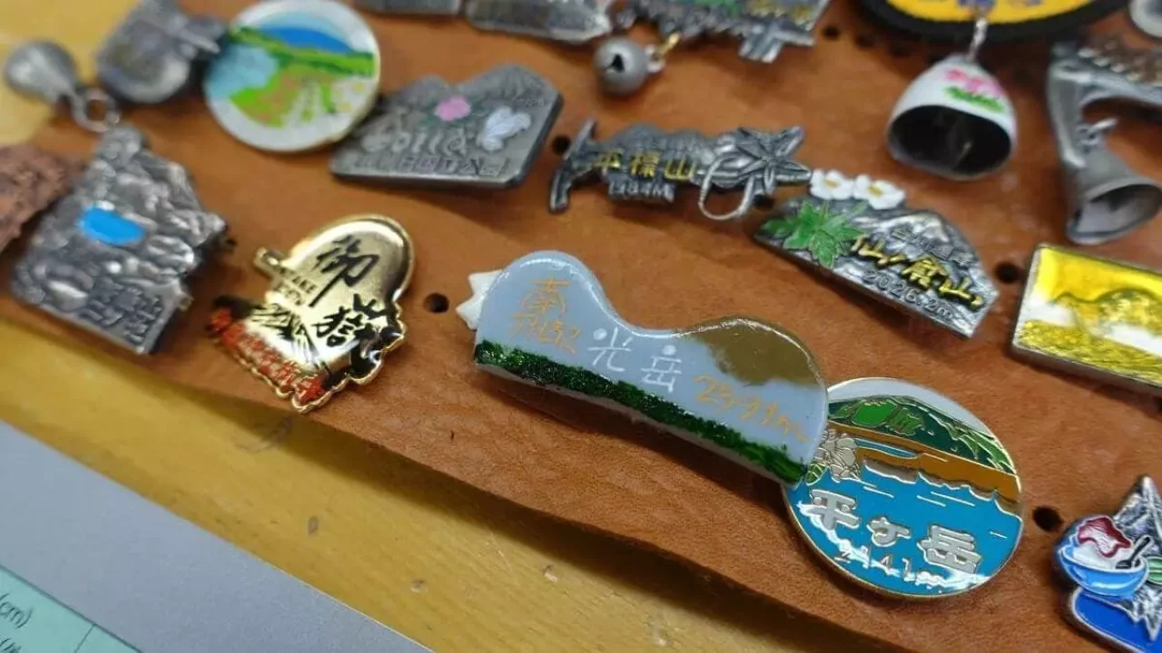 山バッチ・山をモチーフにしたピンバッチのバリエーション