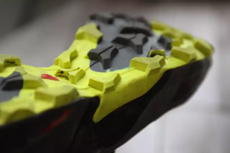 サロモン クロス ハイク ミッド ゴアテックスの特徴-アウトソール