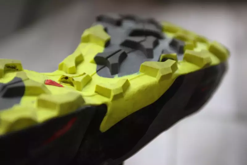 サロモン クロス ハイク ミッド ゴアテックスの特徴-アウトソール