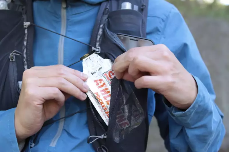 行動食などの収まりにちょうど良いジッパー付きのポケット