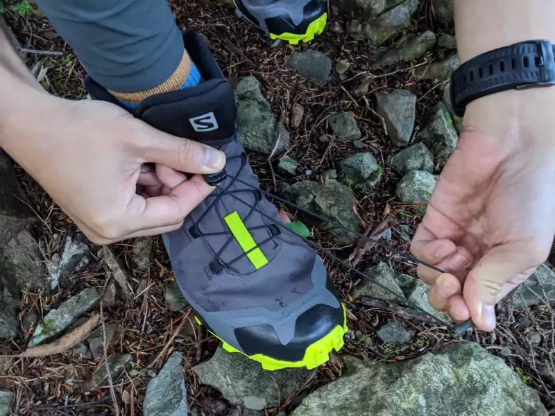 サロモン クロス ハイク ミッド ゴアテックスの特徴-ガゼットタン・クイックレース