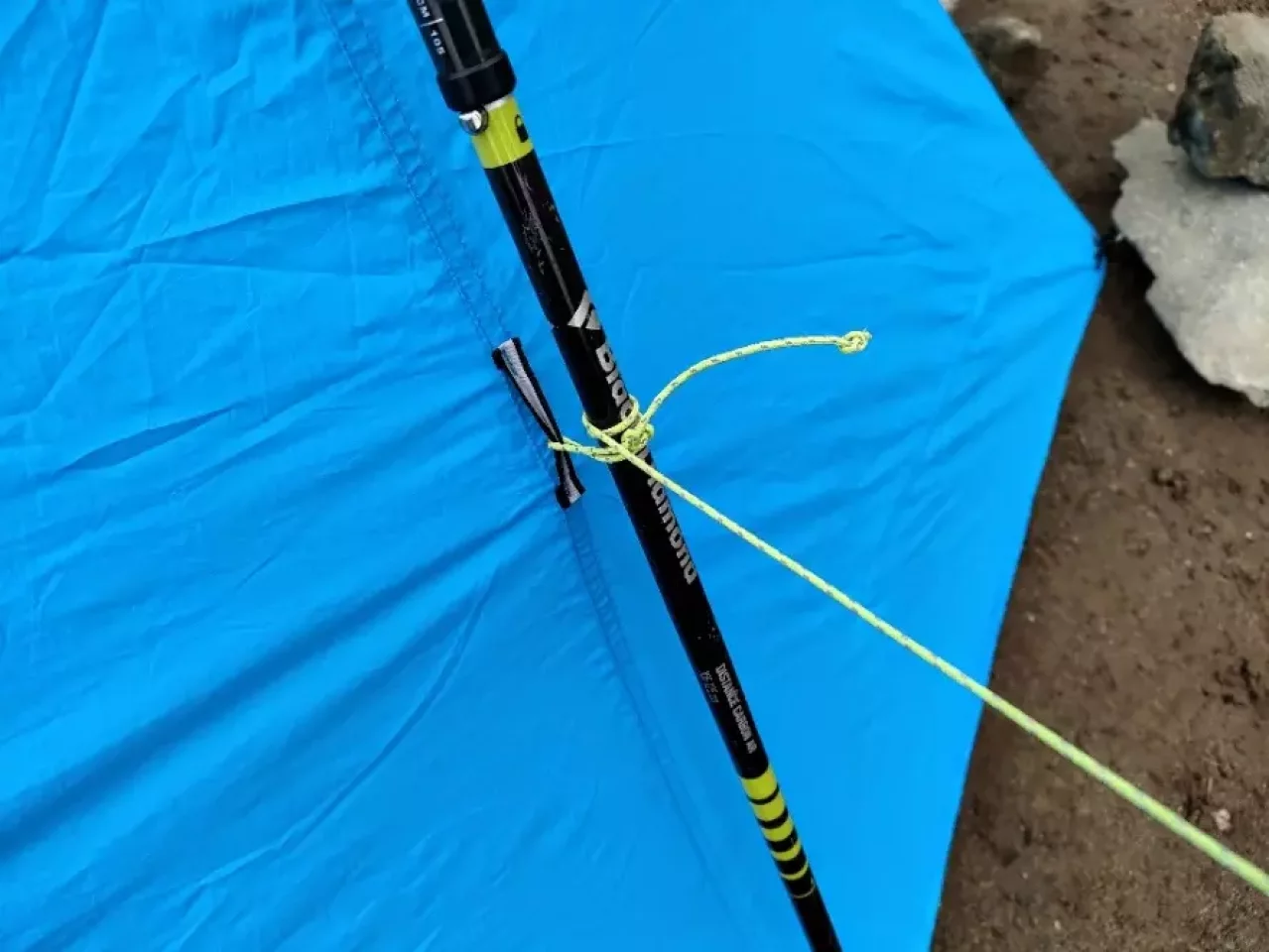 ブラックダイヤモンドのディスタンスシェルターを設営