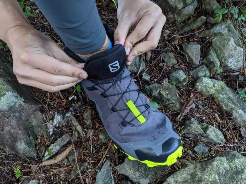 サロモン クロス ハイク ミッド ゴアテックスの特徴-ガゼットタン・クイックレース