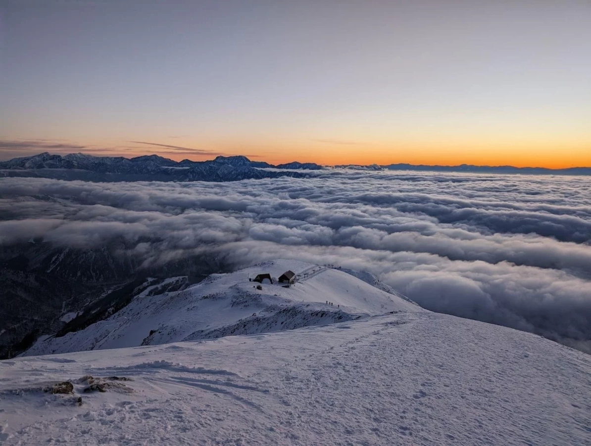 残雪期にもおすすめ!八方池山荘に泊まり絶景を楽しむ山旅