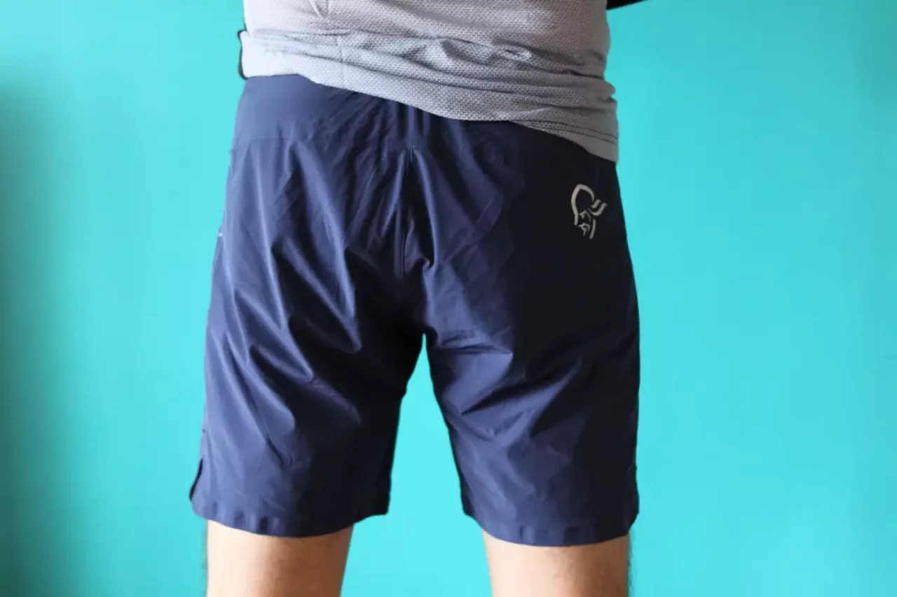 NORRONAビティホーントレイルランニングショーツの後